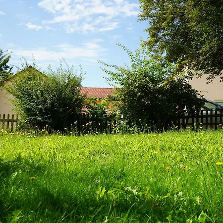 Klein & Fein - Small & Beautiful Apartment *